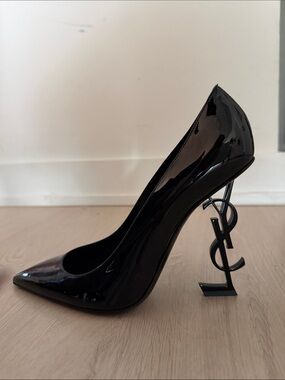 100% Authentic Saint Laurent Black Patent Logo Stiletto Pump